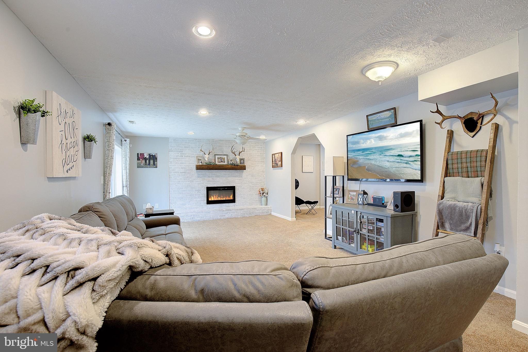 THE HIGHLANDS - Residential