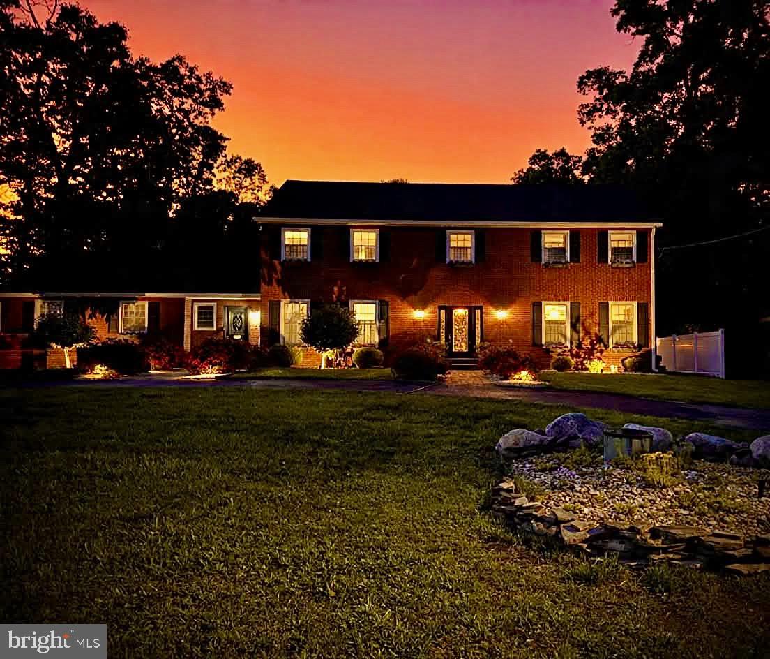 2460 BUTTONWOOD DRIVE