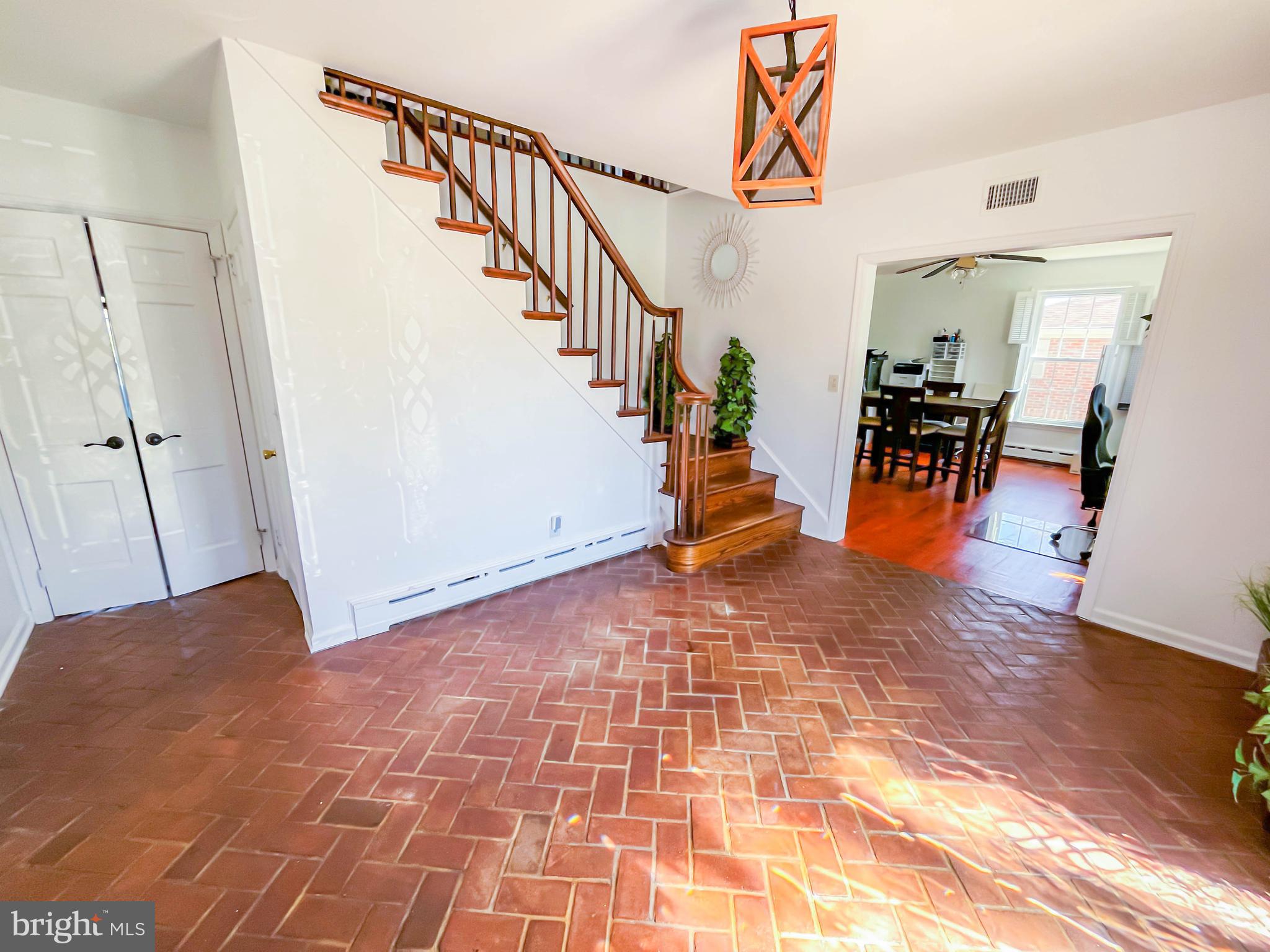 2460 BUTTONWOOD DRIVE
