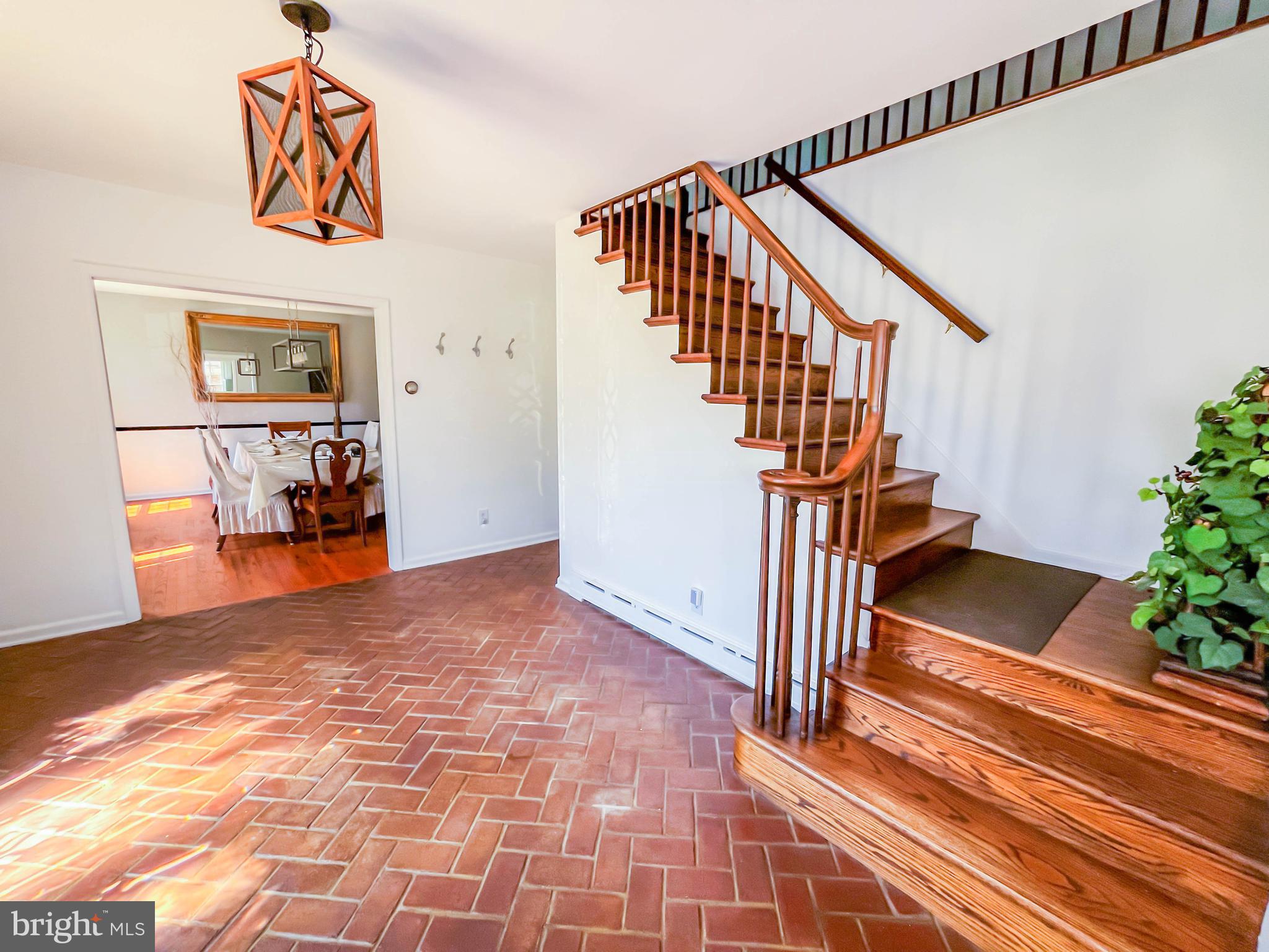 2460 BUTTONWOOD DRIVE