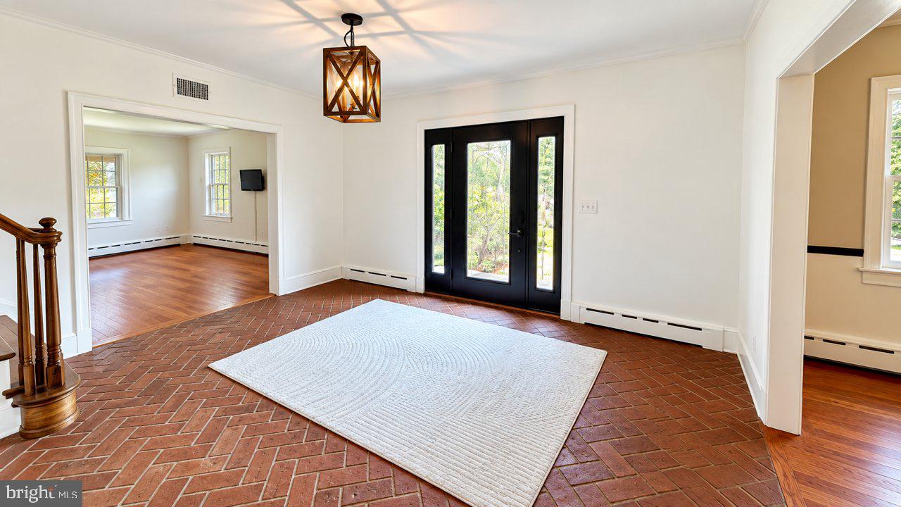 2460 BUTTONWOOD DRIVE