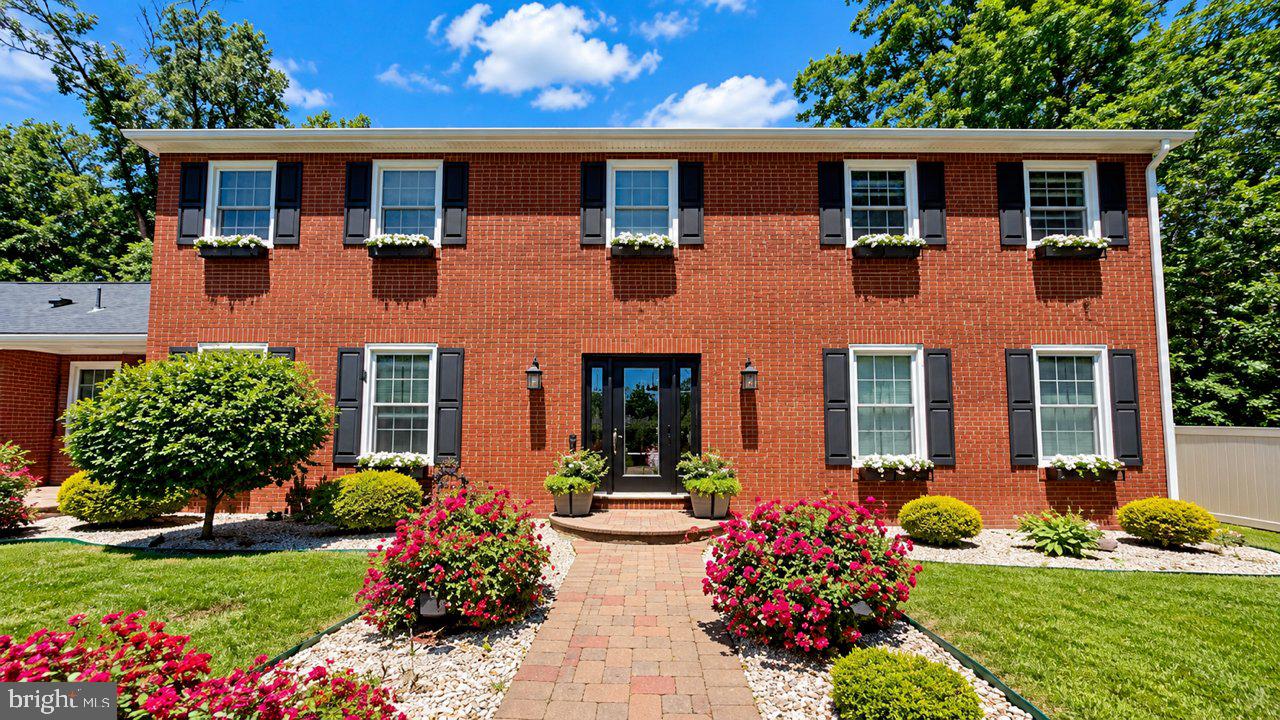 2460 BUTTONWOOD DRIVE