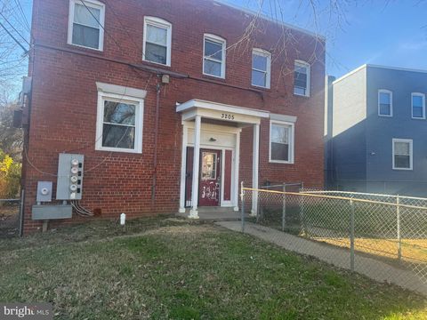 3205 BUENA VISTA TERRACE SE WASHINGTON DC 20020