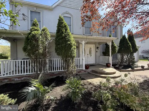 21 Crestview Drive, Kendall Park, NJ MLS: NJMX2010486