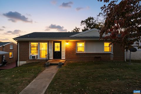 609 B ST STAUNTON VA 24401