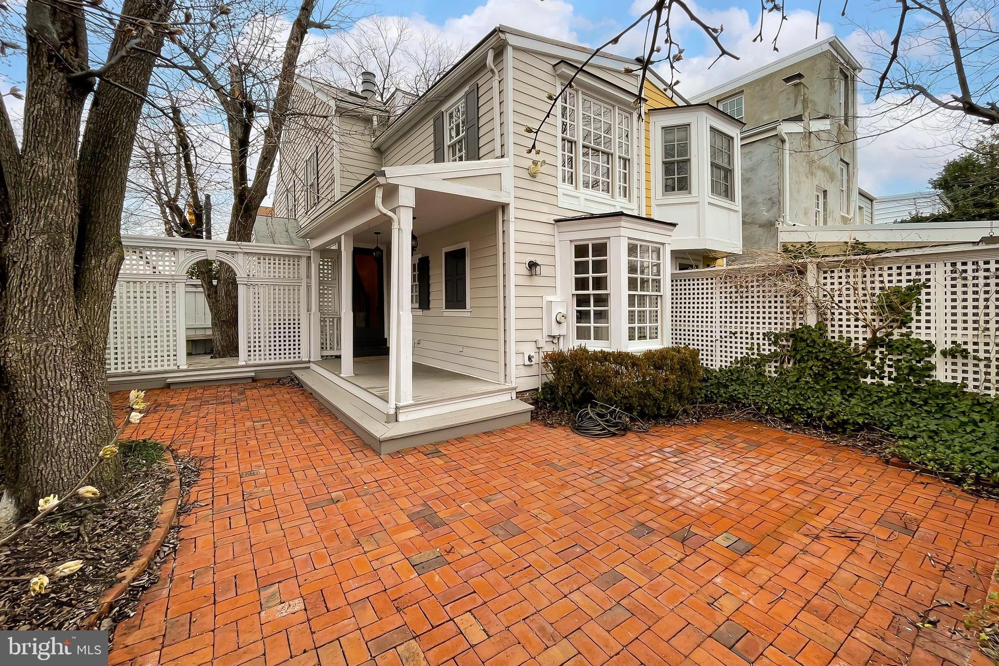 OLD TOWN ALEXANDRIA - Residential Lease