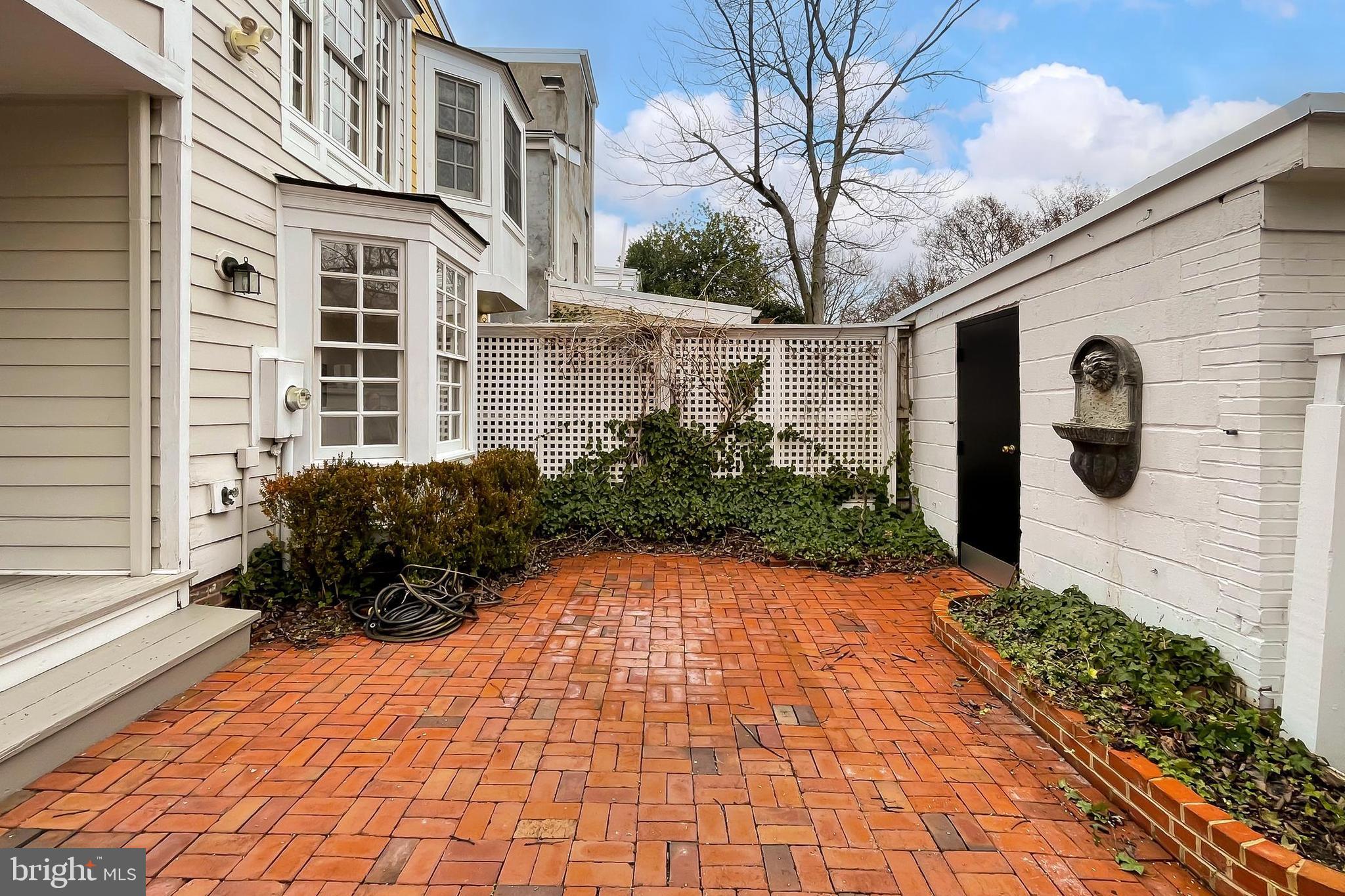 OLD TOWN ALEXANDRIA - Residential Lease