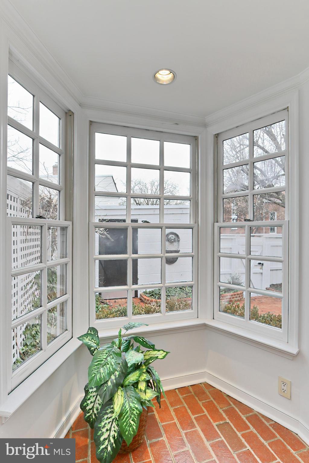 OLD TOWN ALEXANDRIA - Residential Lease
