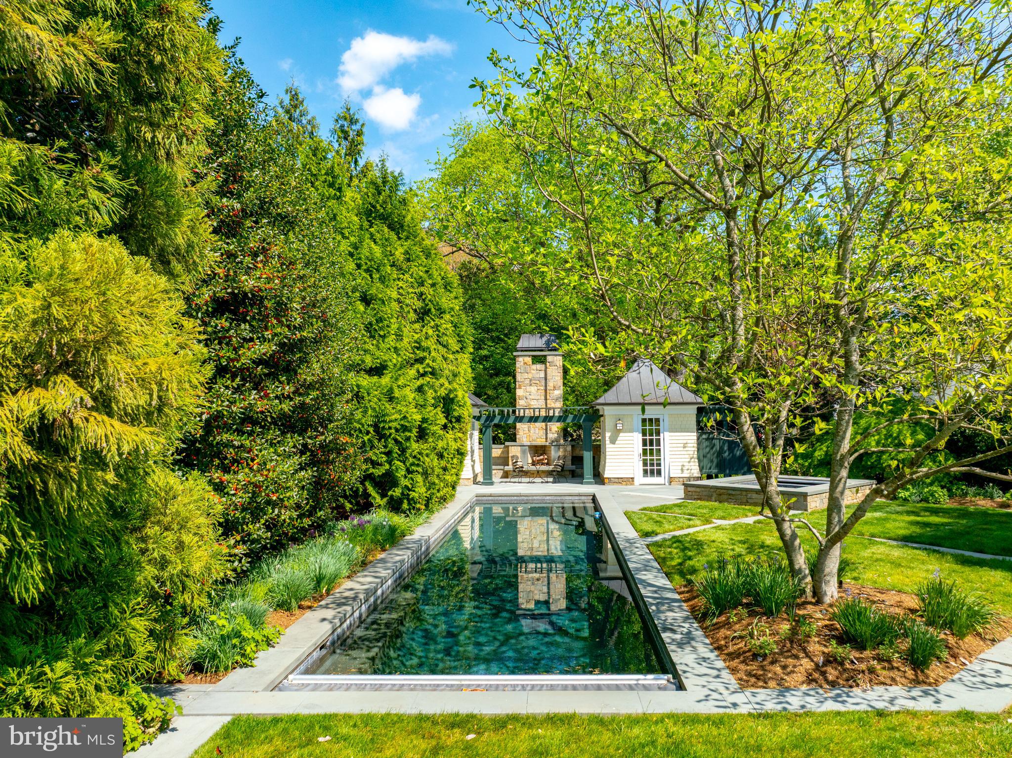 PENDENNIS MOUNT - Residential