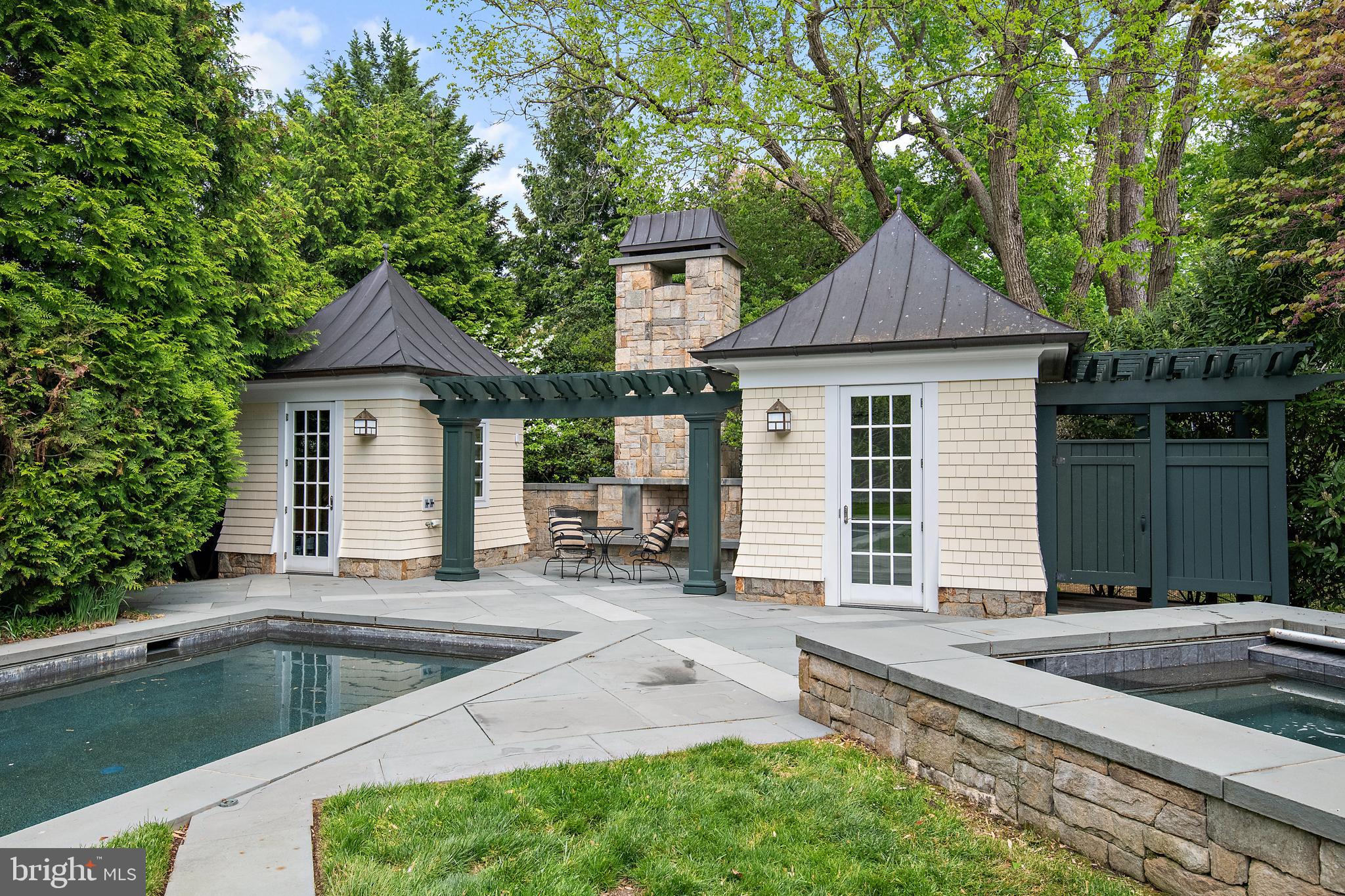 PENDENNIS MOUNT - Residential