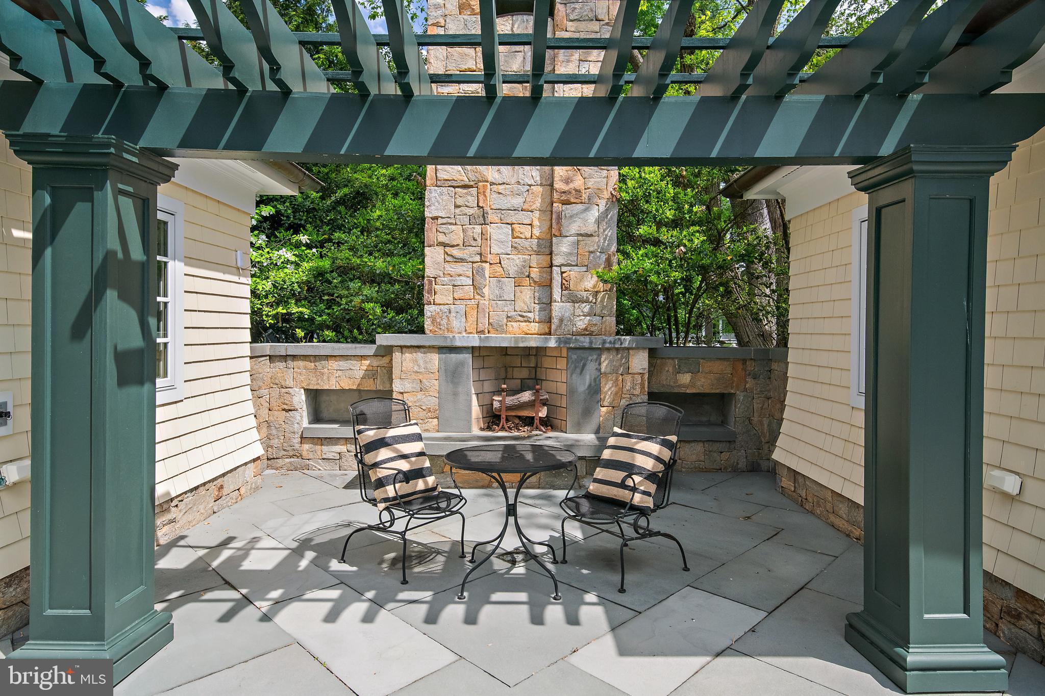 PENDENNIS MOUNT - Residential