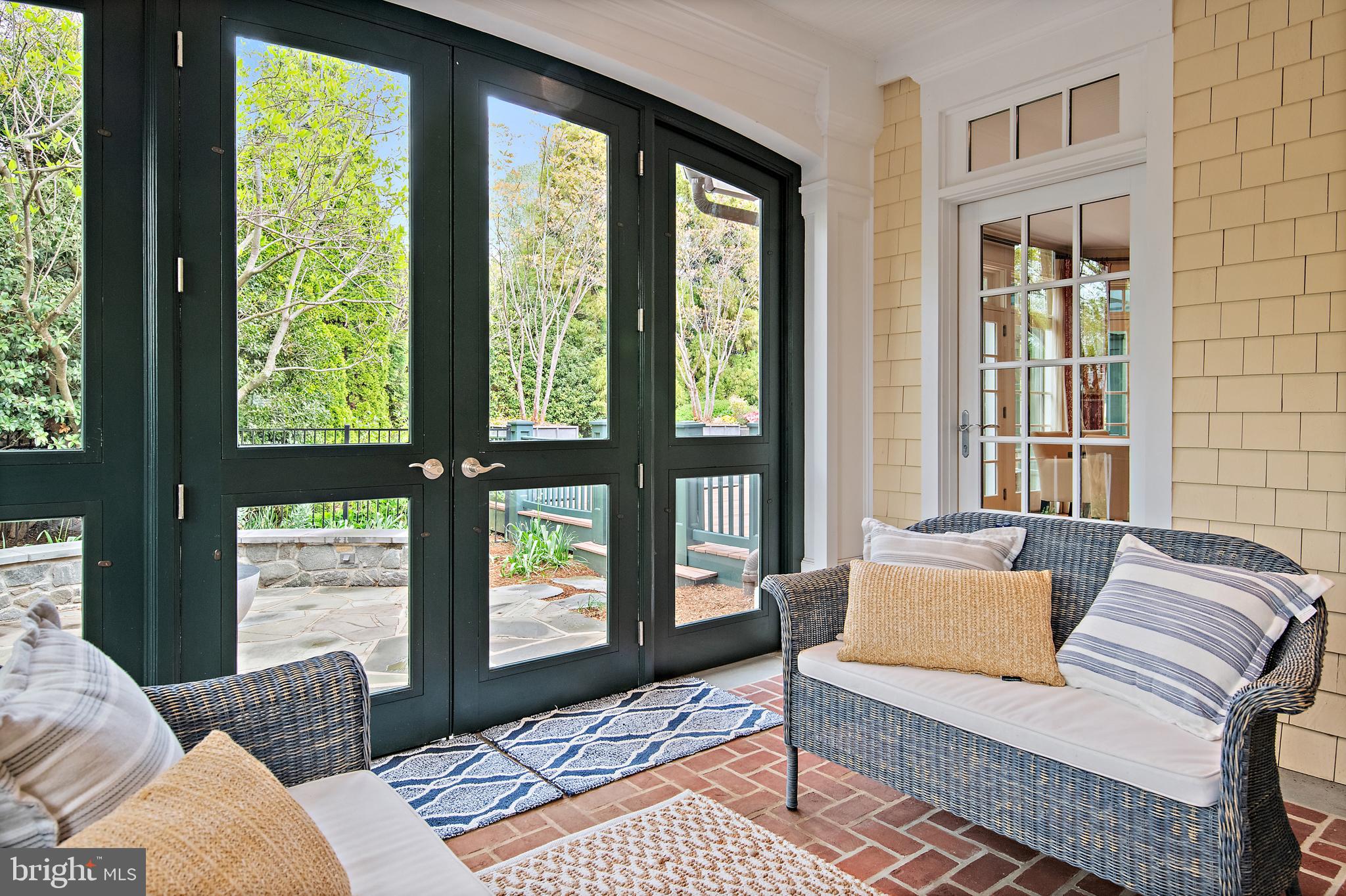 PENDENNIS MOUNT - Residential