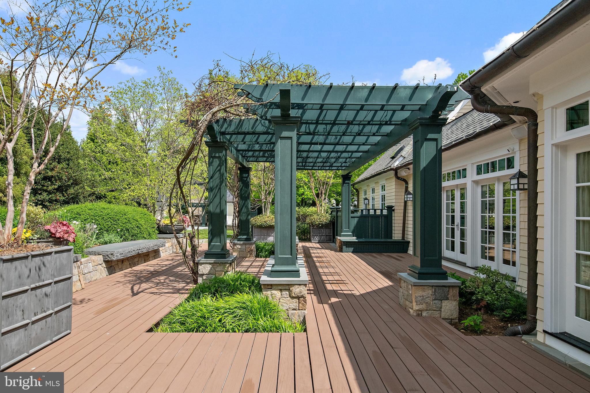 PENDENNIS MOUNT - Residential