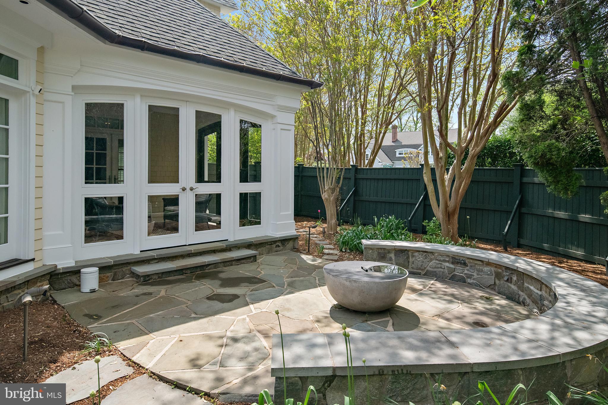 PENDENNIS MOUNT - Residential