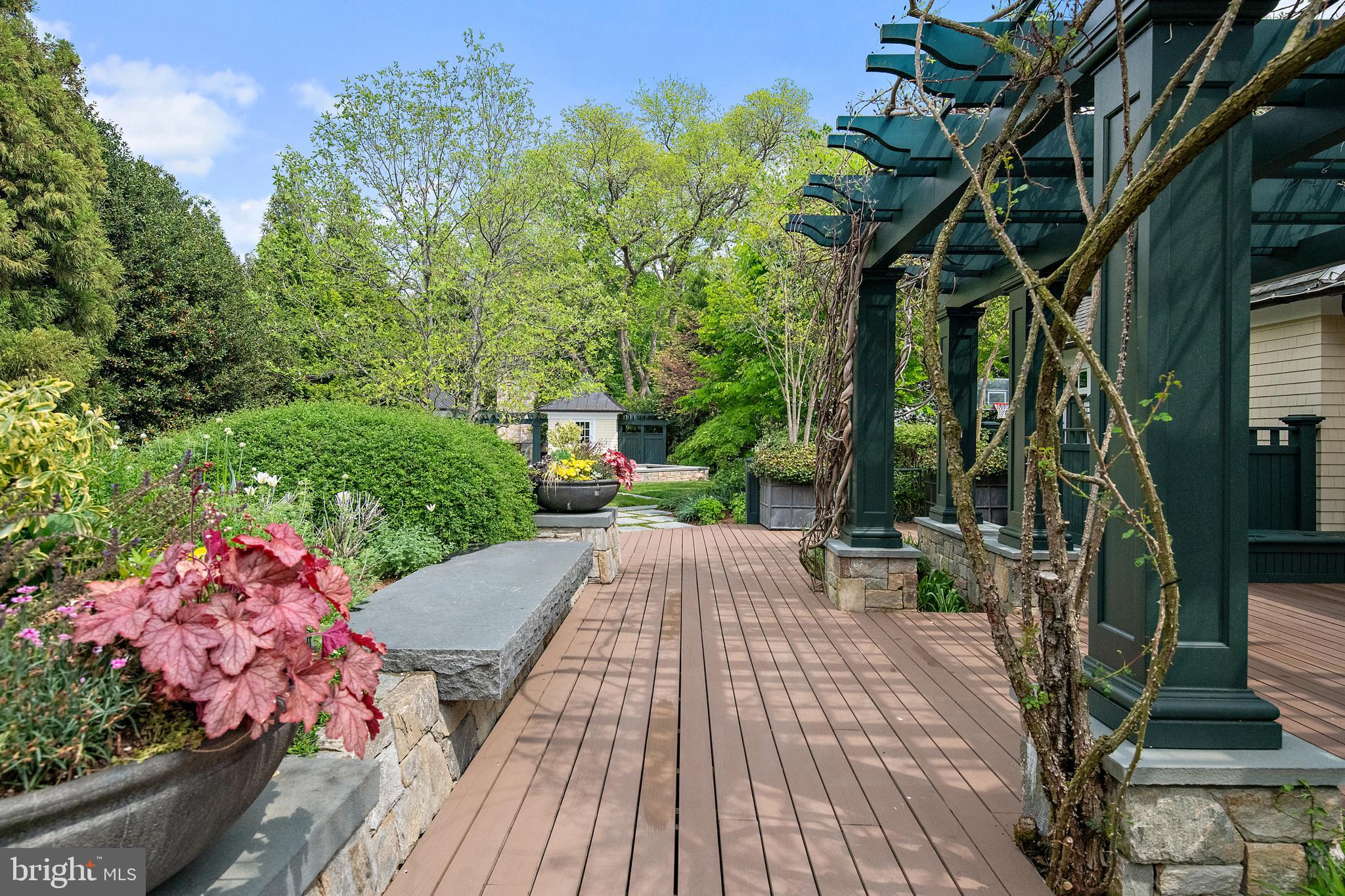 PENDENNIS MOUNT - Residential