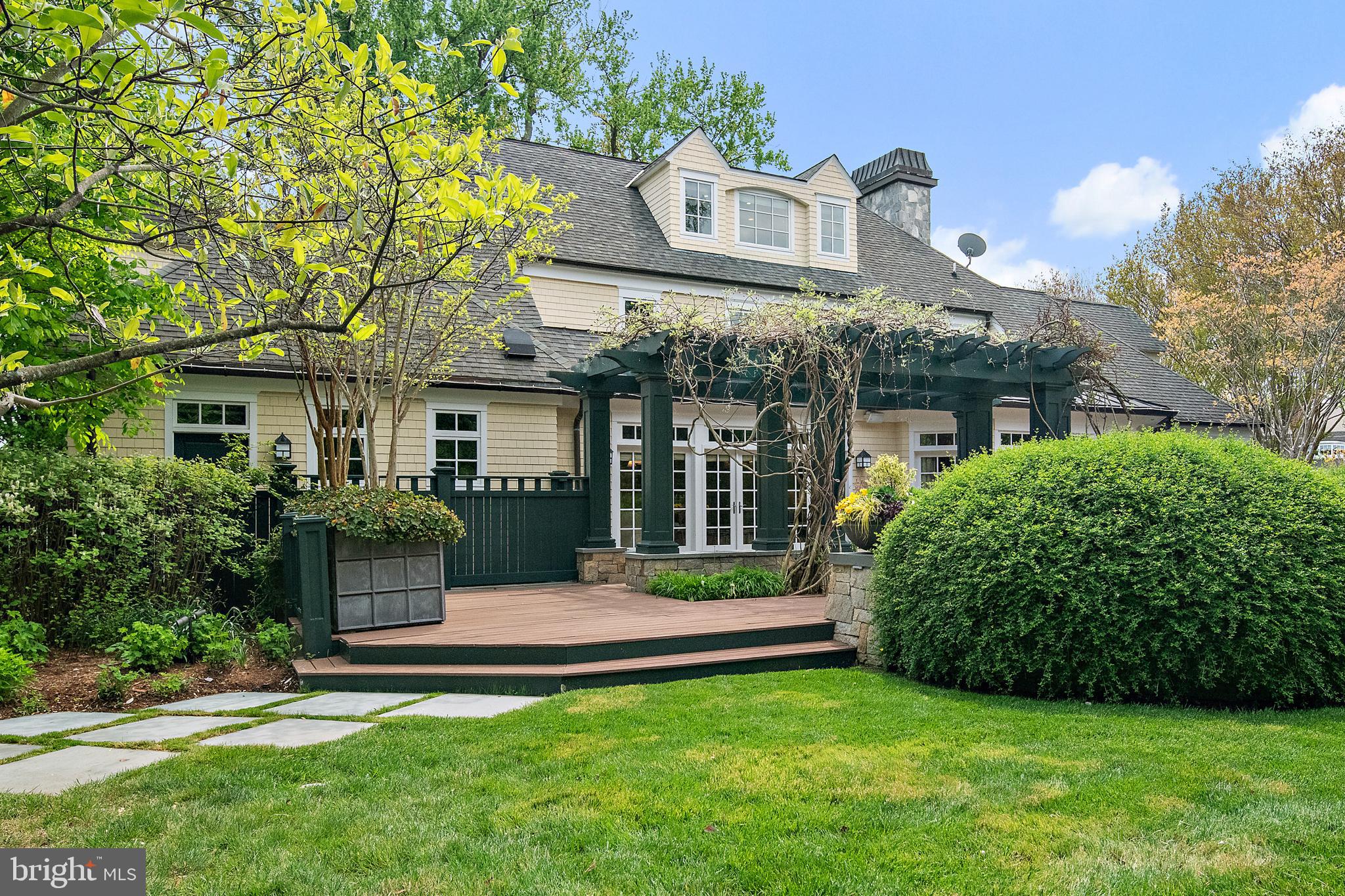 PENDENNIS MOUNT - Residential