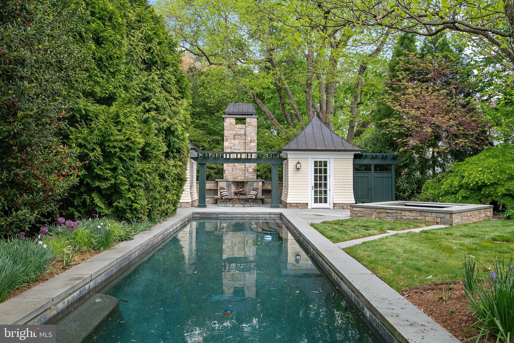 PENDENNIS MOUNT - Residential