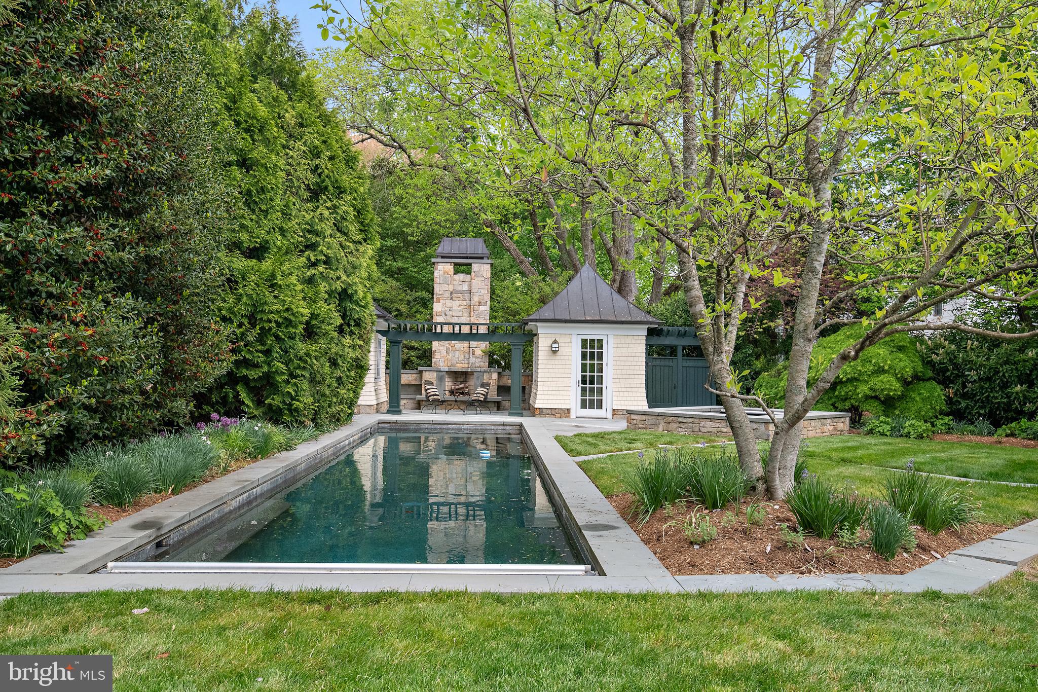 PENDENNIS MOUNT - Residential