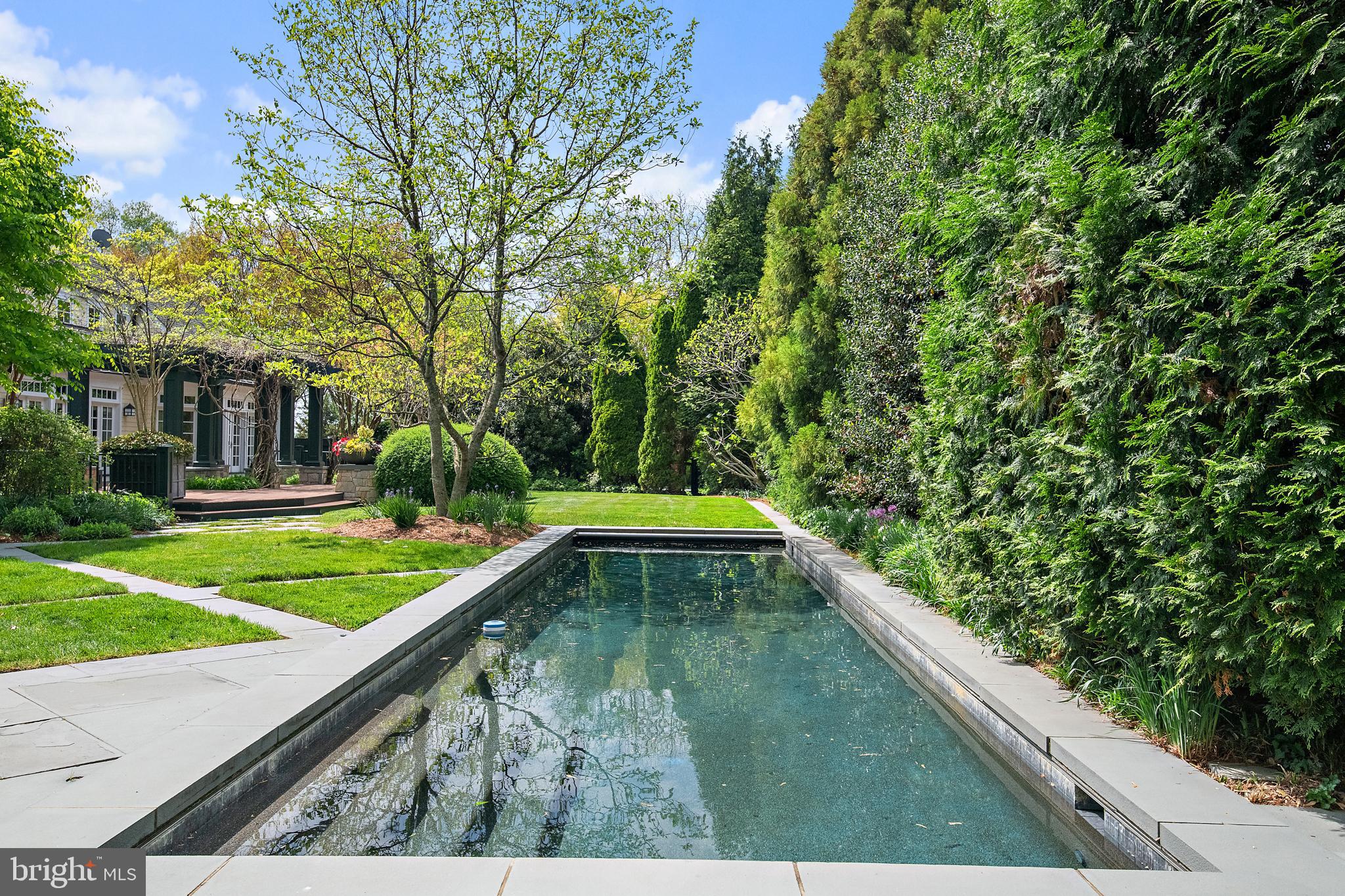 PENDENNIS MOUNT - Residential