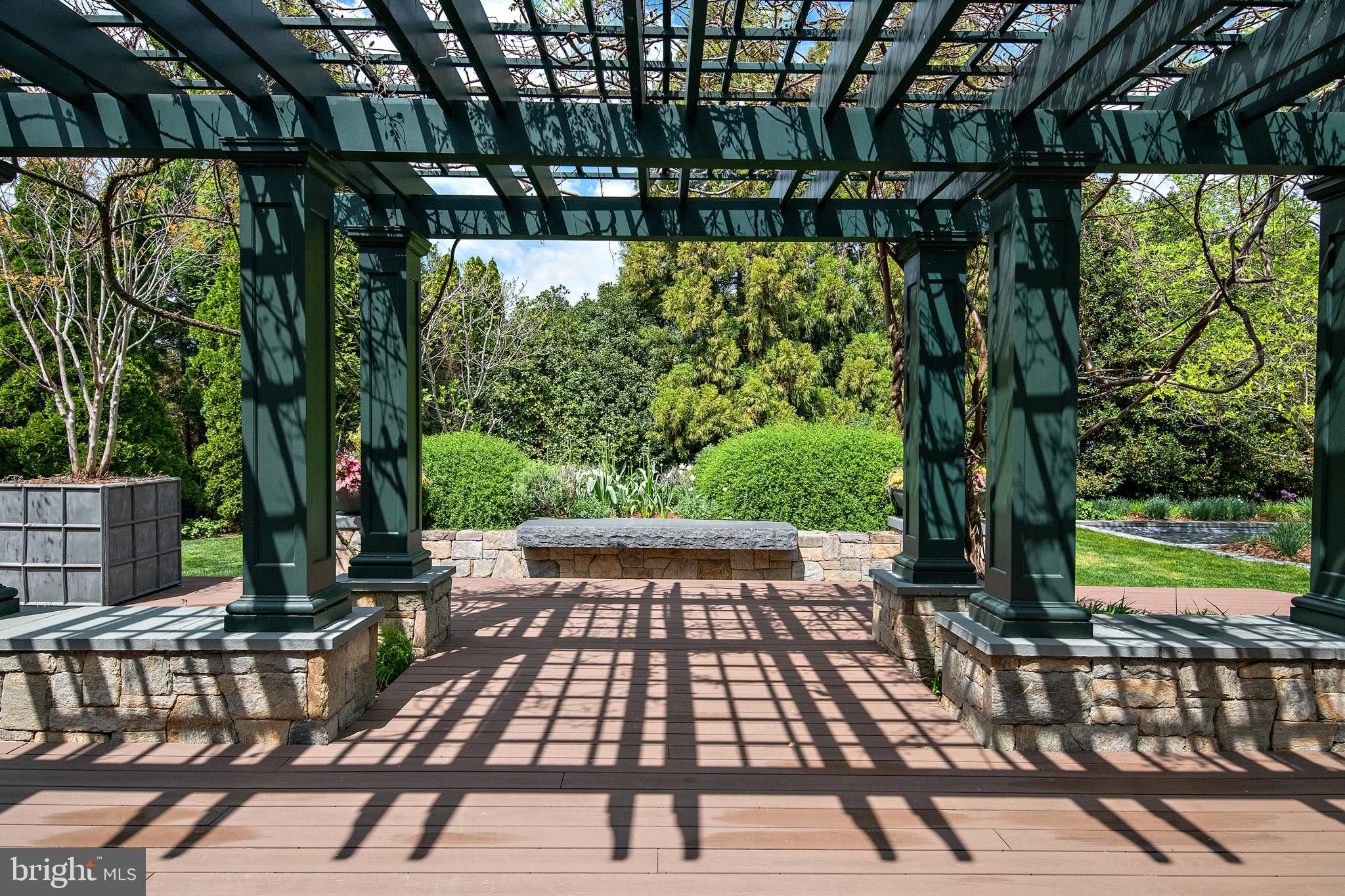 PENDENNIS MOUNT - Residential