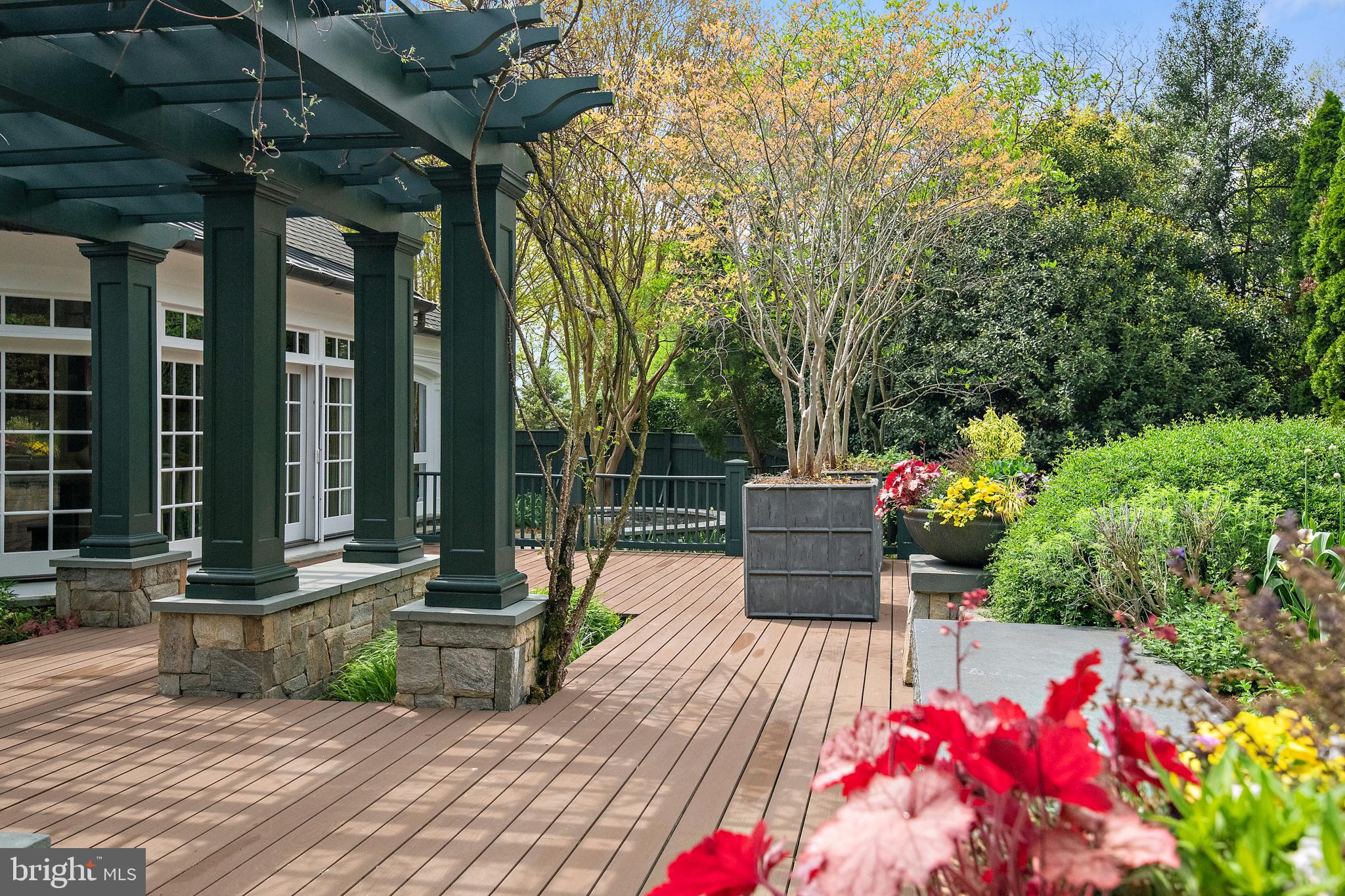 PENDENNIS MOUNT - Residential