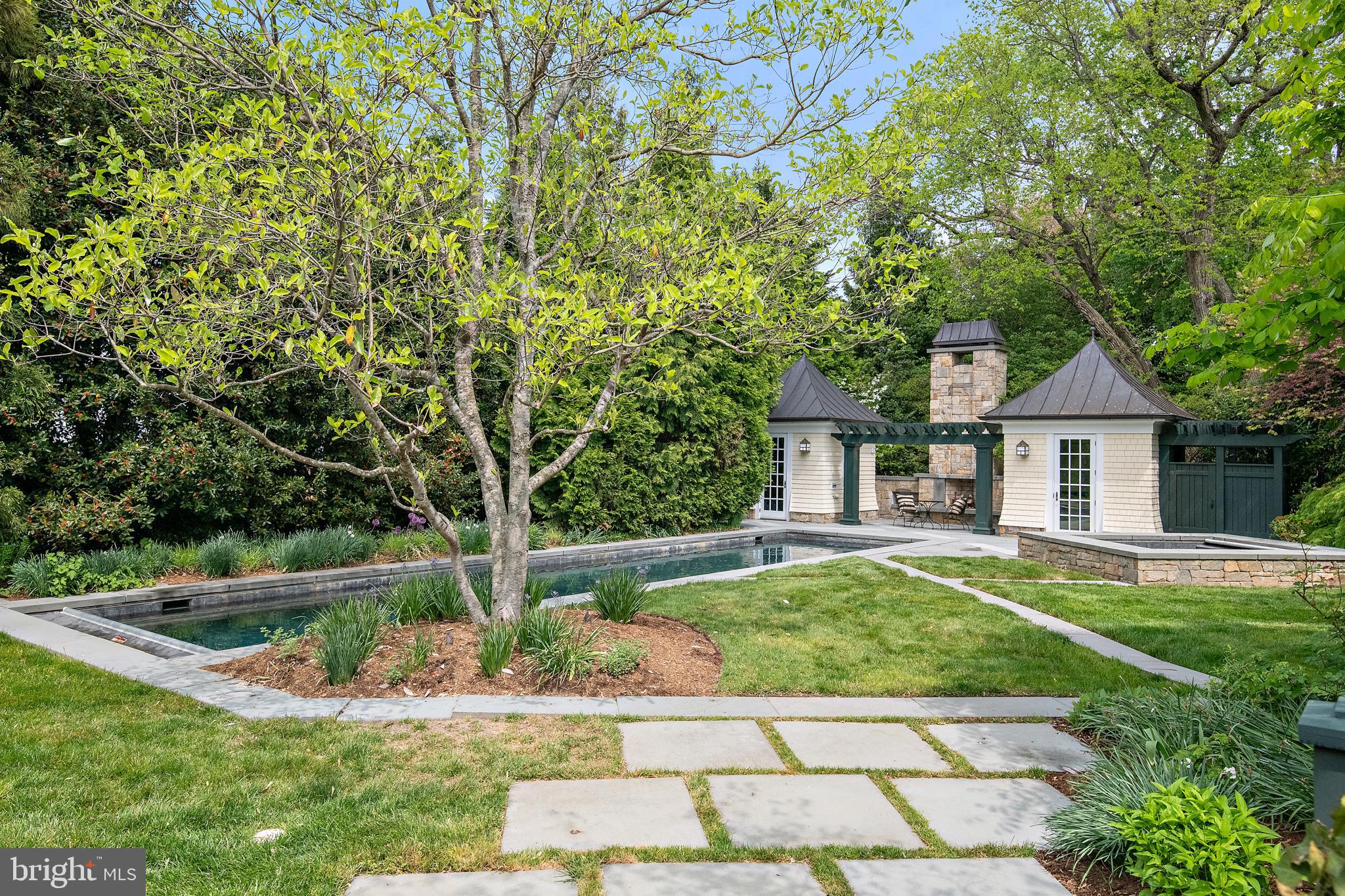 PENDENNIS MOUNT - Residential