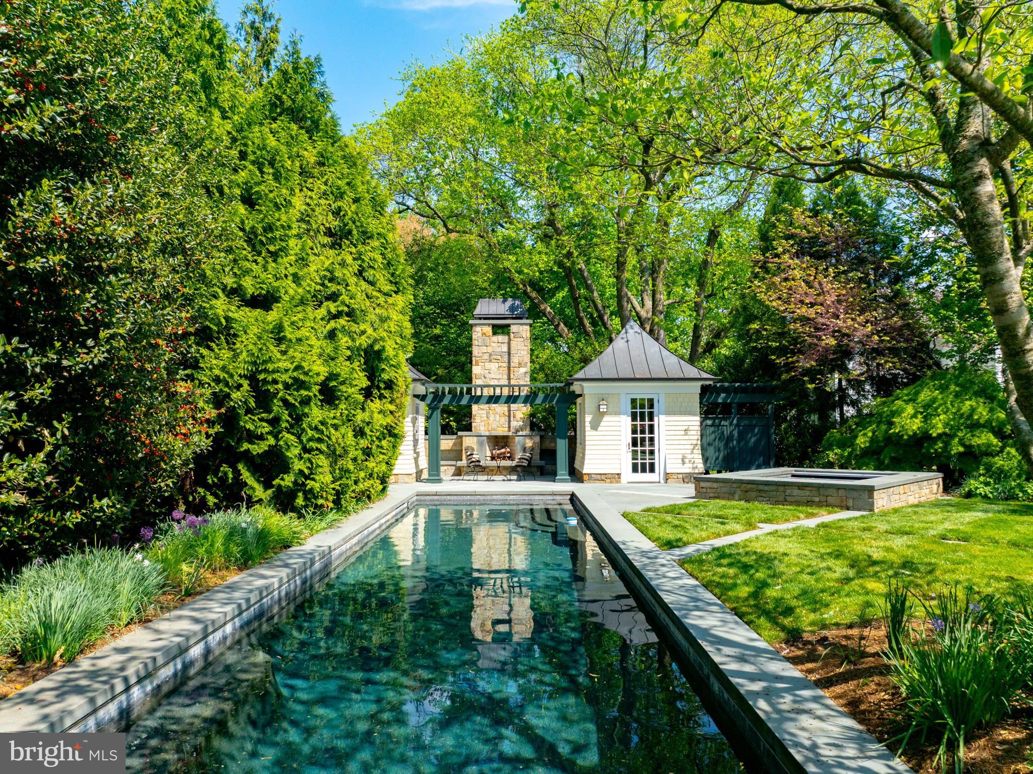 PENDENNIS MOUNT - Residential