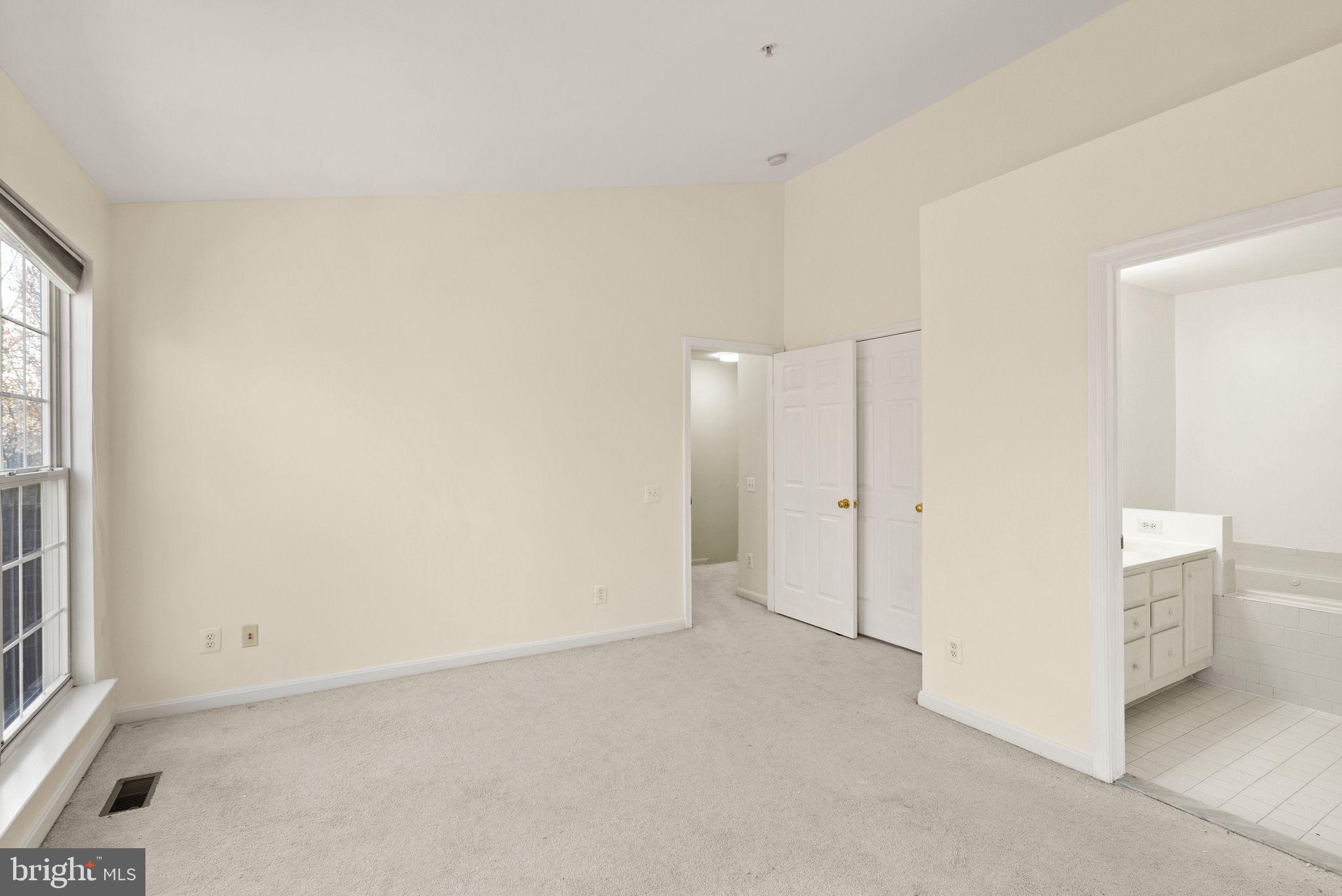FAIR LAKES - Residential