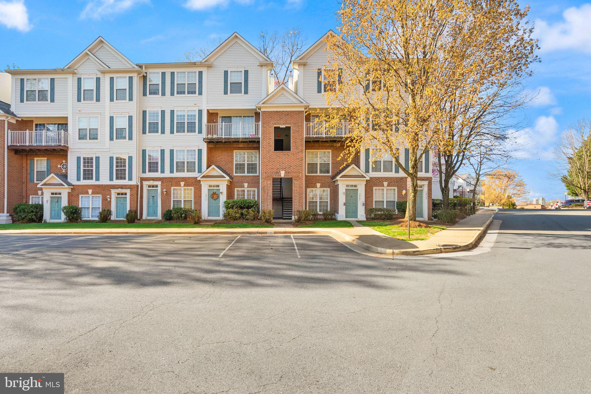 FAIR LAKES - Residential