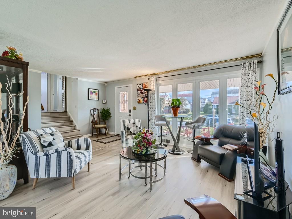 LYNNE ACRES - Residential