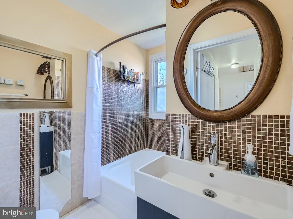 LYNNE ACRES - Residential