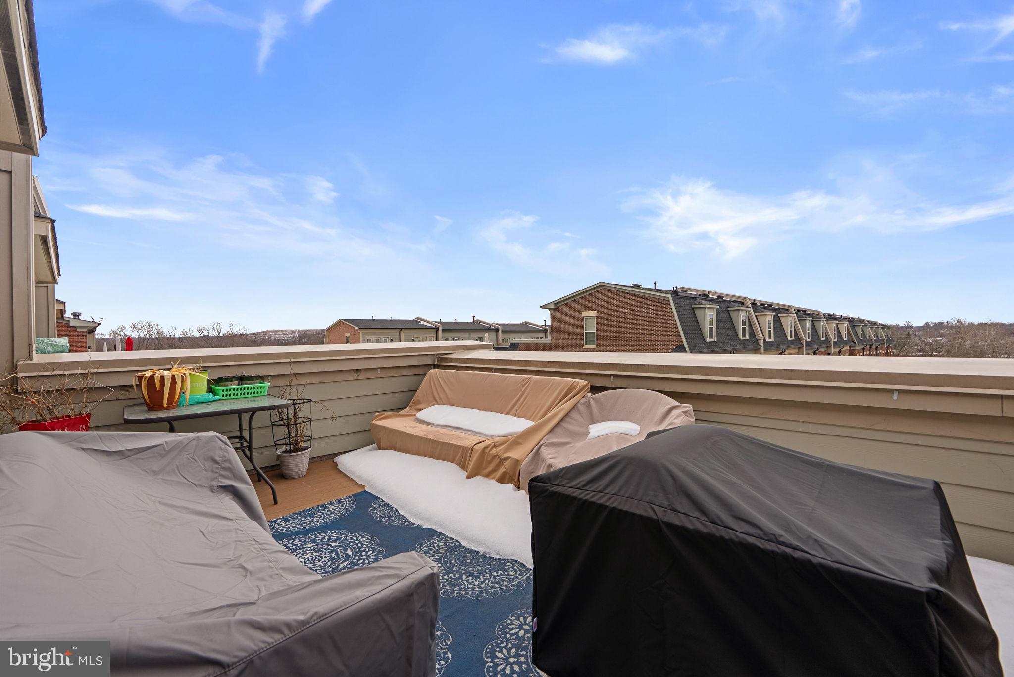 POTOMAC OVERLOOK CONDO - Residential