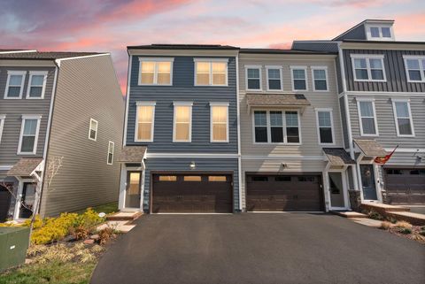 Photo of 1719 Beech Leaf Street, DUMFRIES, VA 22026 (MLS # VAPW2115704)