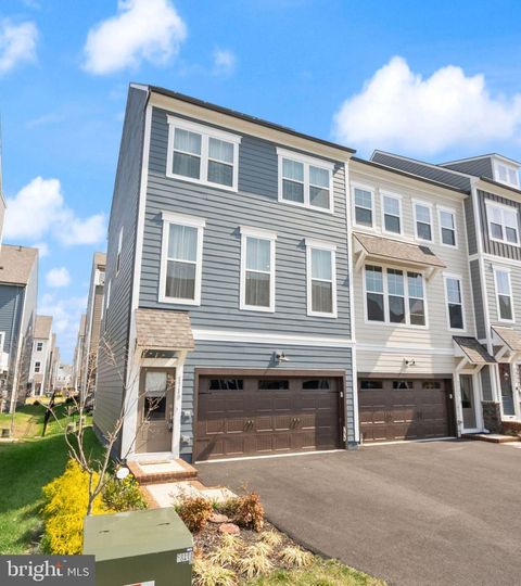 Townhouse For Sale - 1719 Beech Leaf Street<br/> Prince William County, DUMFRIES, VA 22026