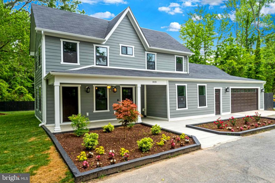 This is Farmhouse Chic!  Not your run of the mill Renovation, this Edgewater home is High End, and is just steps from Selby Bay on 1.44 acres!!  Brand New Roof just installed this month, siding, garage door, HVAC, plumbing, electric, bathrooms, gourmet chefs kitchen, 2 gas fireplaces on the main level, security system and a top of the line whole house speaker system!  Too many upgrades to list.   Located within walking distance of several Marinas, and Turkey Point Island, this home is a boaters paradise!!  Make your appointment before it's gone.