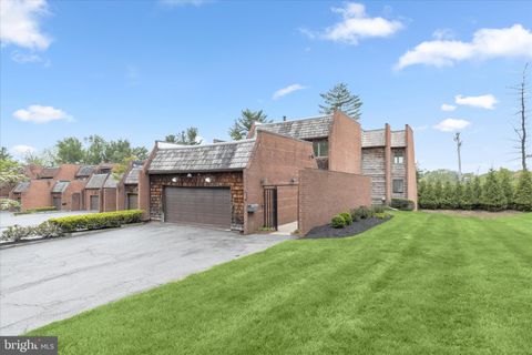Photo of 110 Old Crossing Drive, BALTIMORE, MD 21208 (MLS # MDBC2160726)