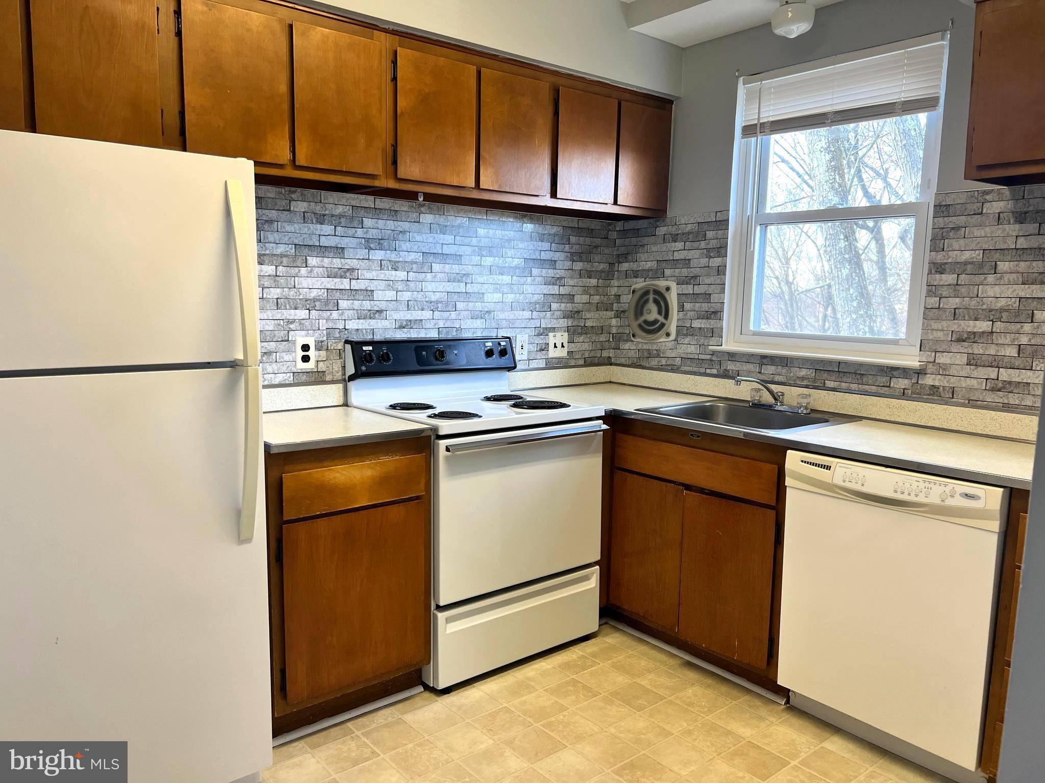 HILLTOP - Residential Lease