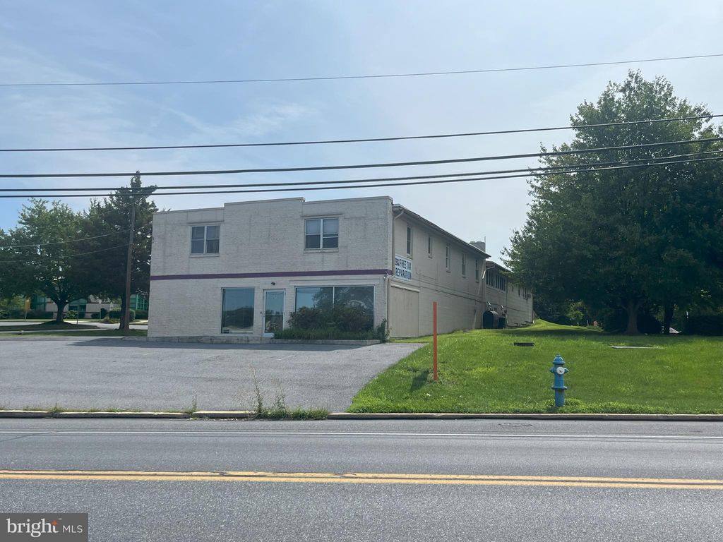 Photo of 560 S Reading Road, EPHRATA, PA 17522 (MLS # PALA2088664)