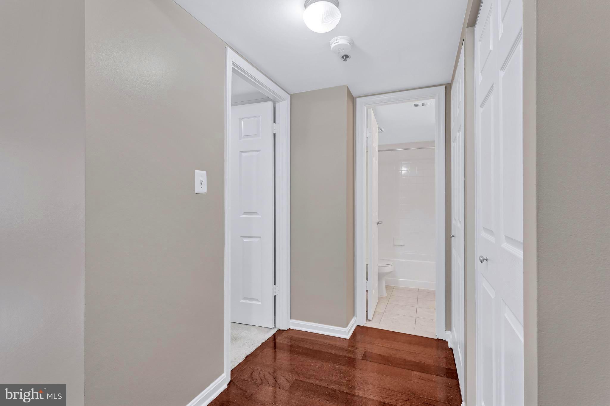 10101 GROSVENOR PLACE L09