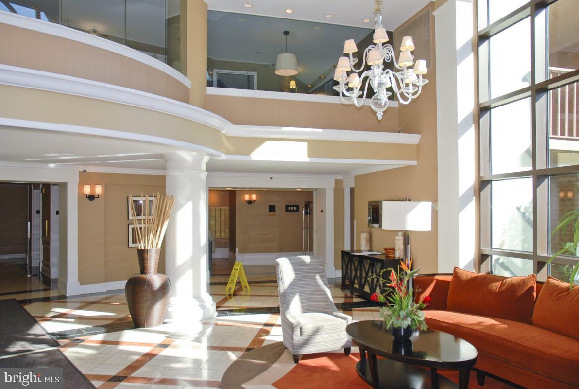 10101 GROSVENOR PLACE L09