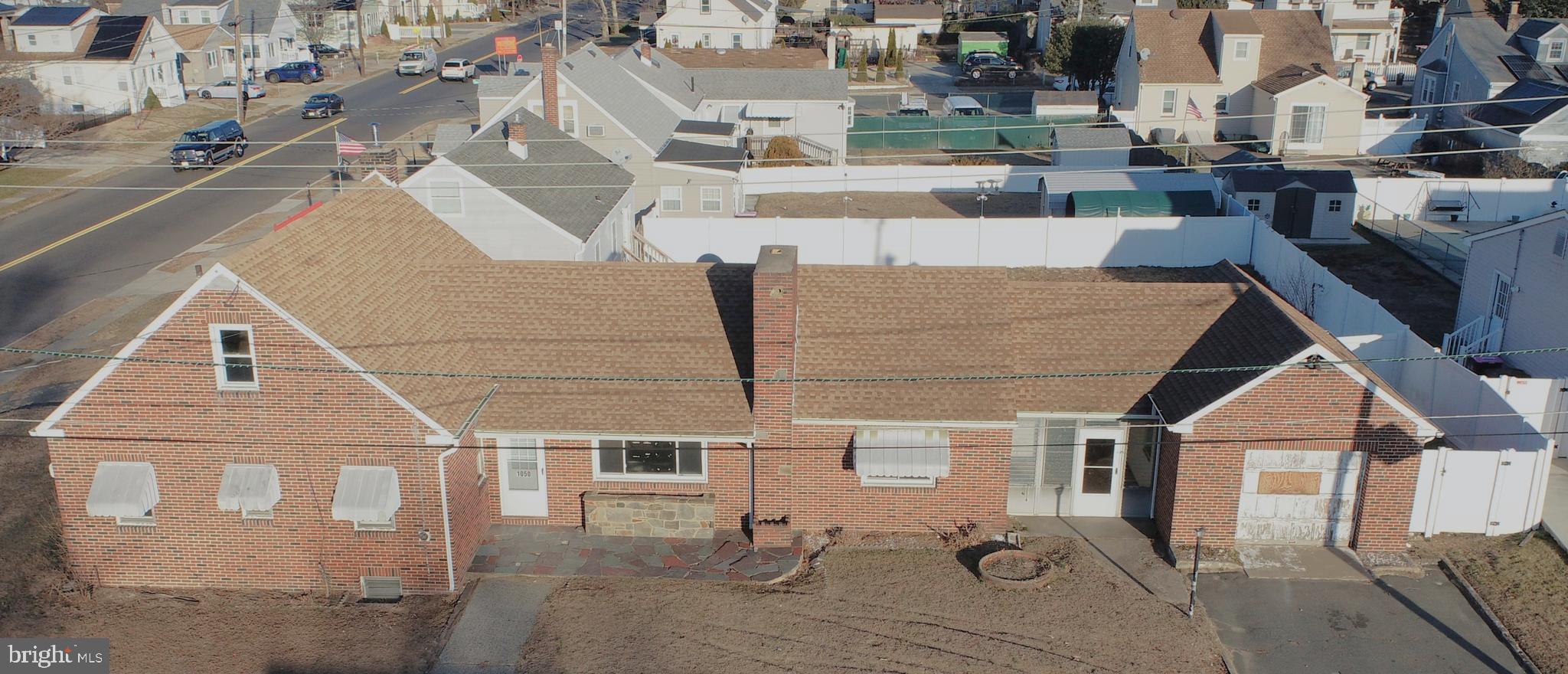 1050 WOODLAND AVENUE