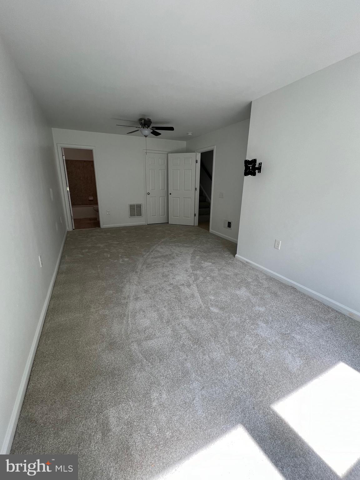 CHERRY HILL CROSSING CONDOMINIUM - Residential Lease