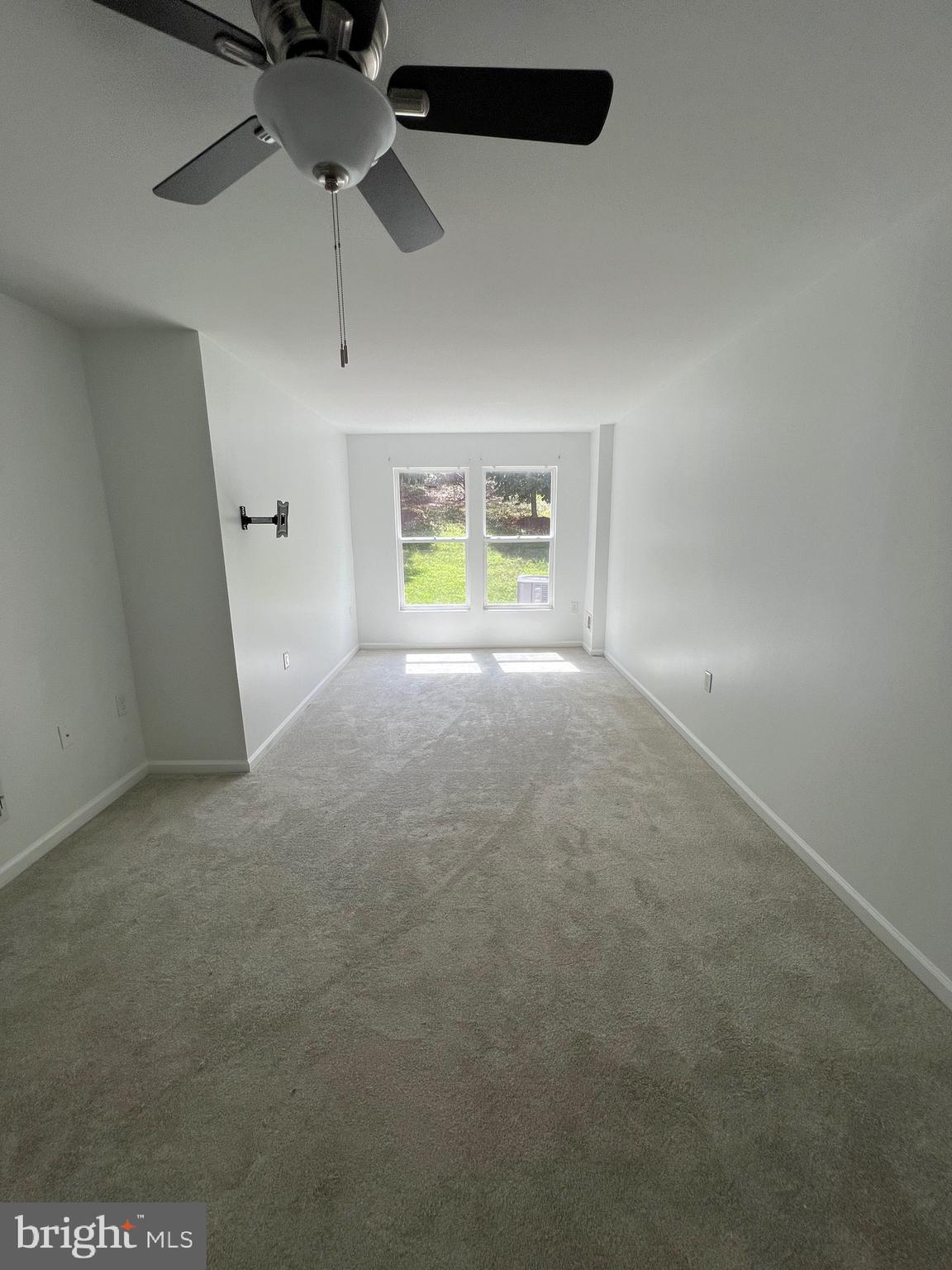 CHERRY HILL CROSSING CONDOMINIUM - Residential Lease