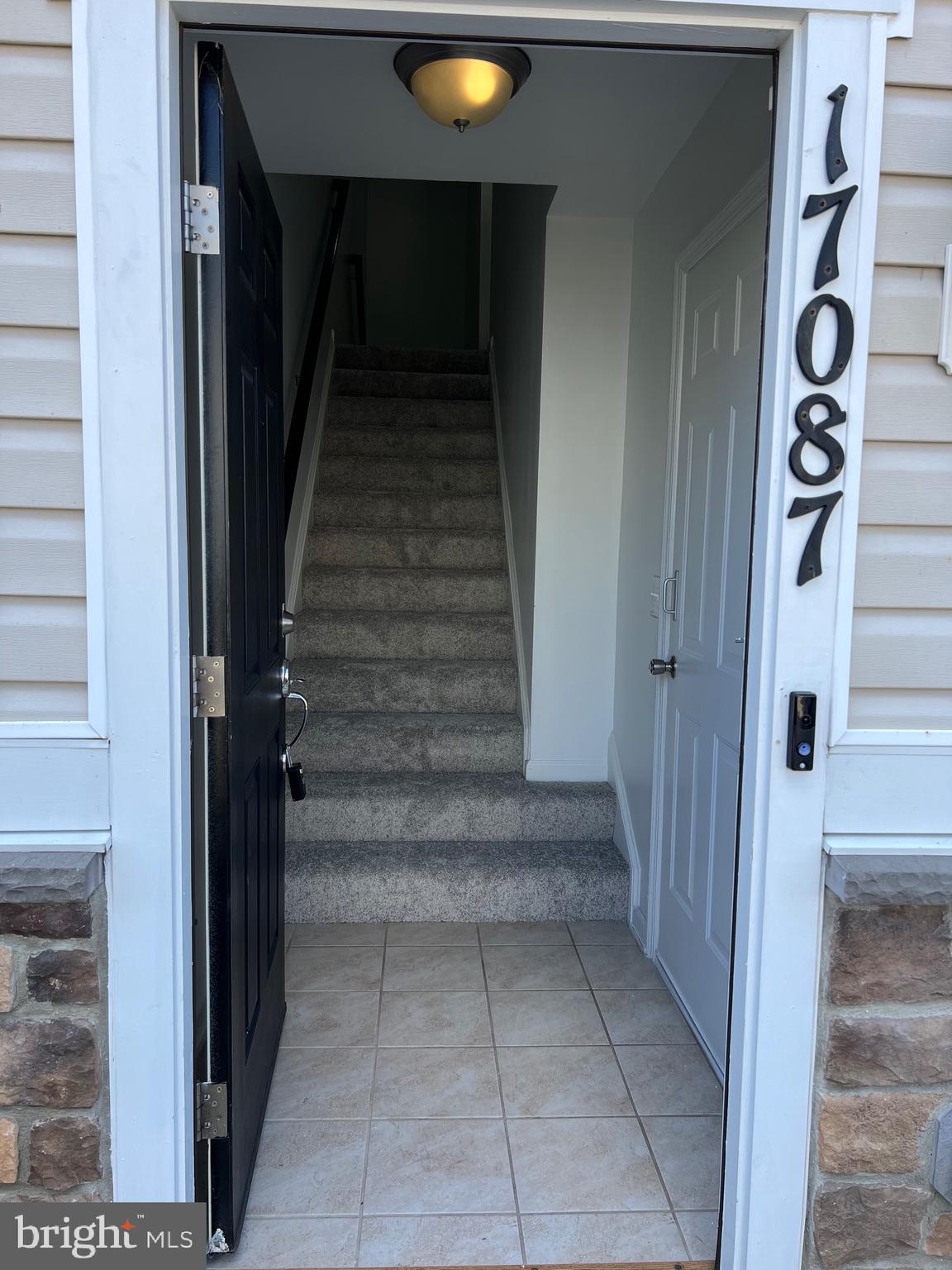 CHERRY HILL CROSSING CONDOMINIUM - Residential Lease