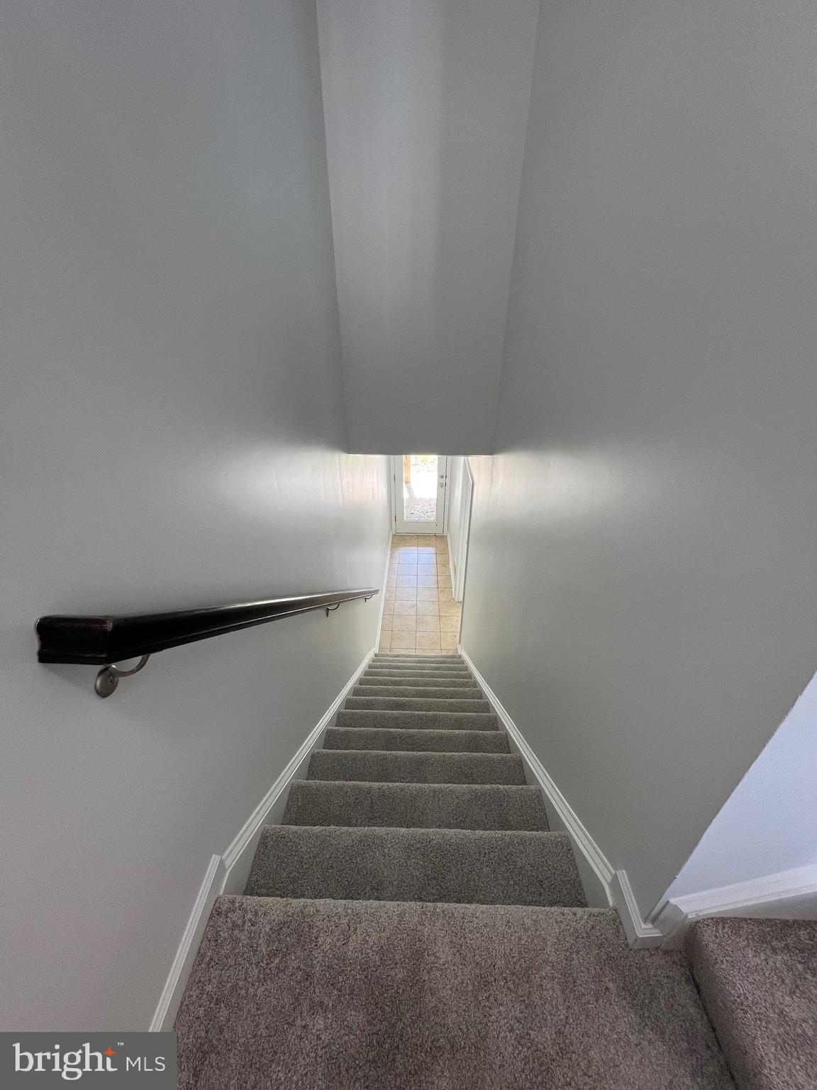 CHERRY HILL CROSSING CONDOMINIUM - Residential Lease