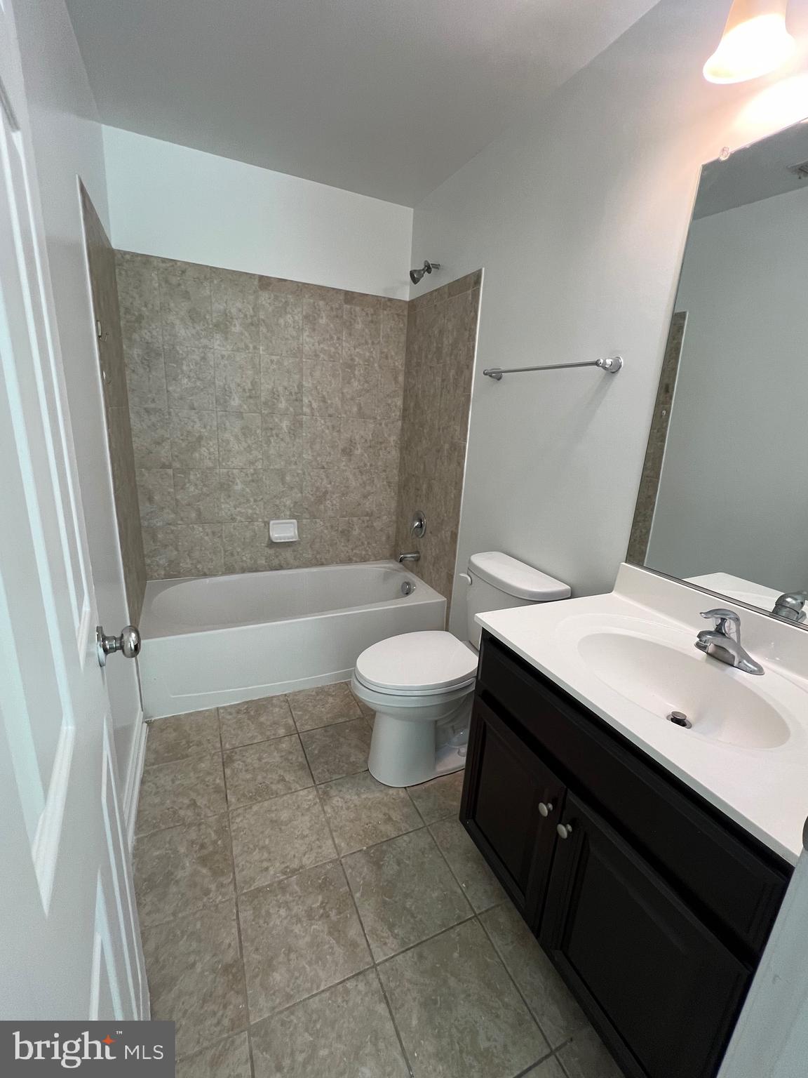 CHERRY HILL CROSSING CONDOMINIUM - Residential Lease