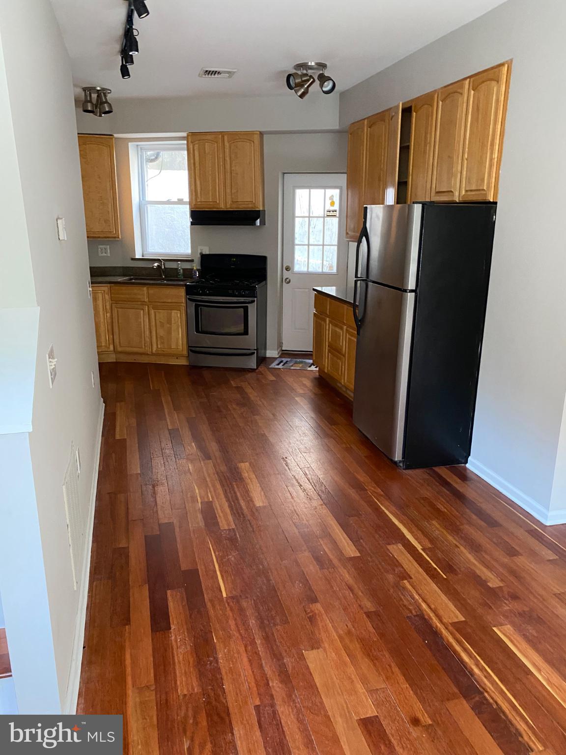 912 E PASSYUNK AVENUE