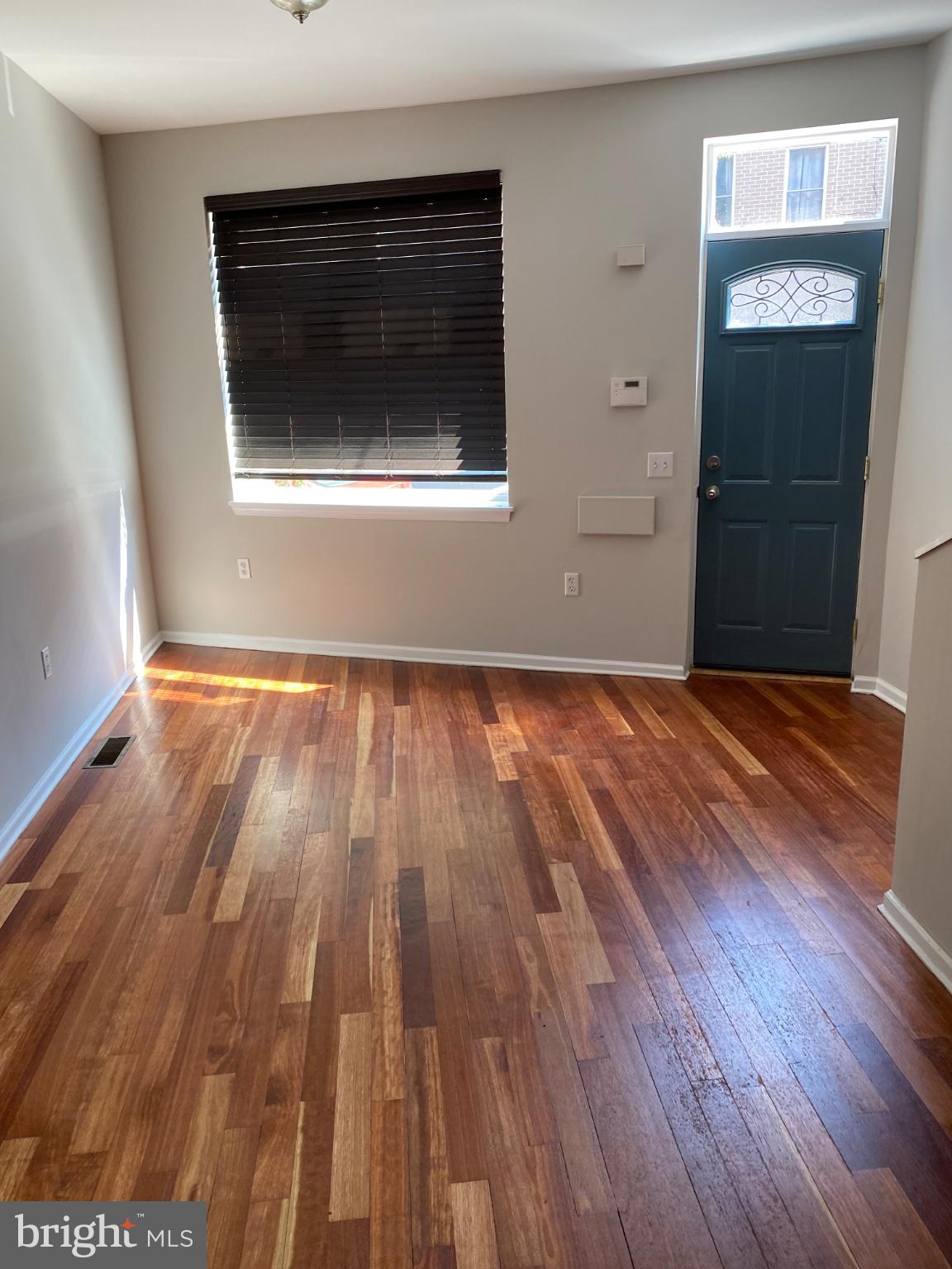 912 E PASSYUNK AVENUE