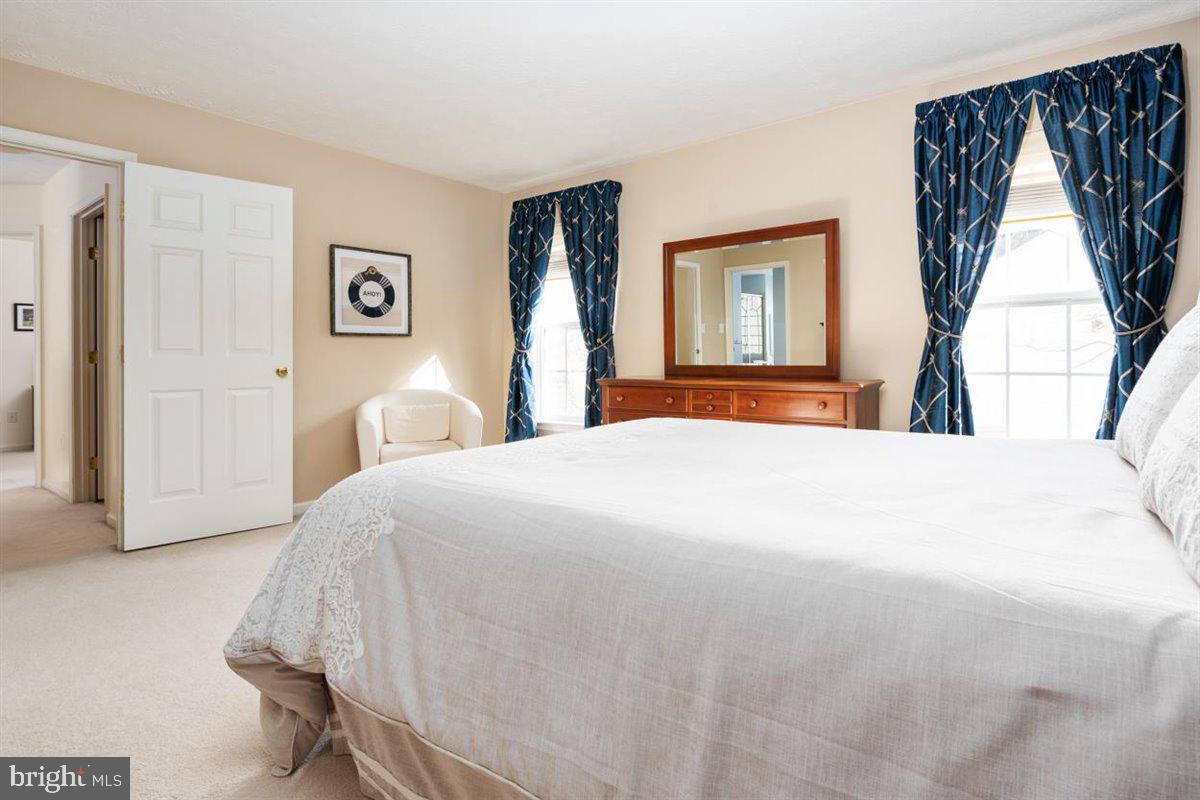 FOX CHASE - Residential