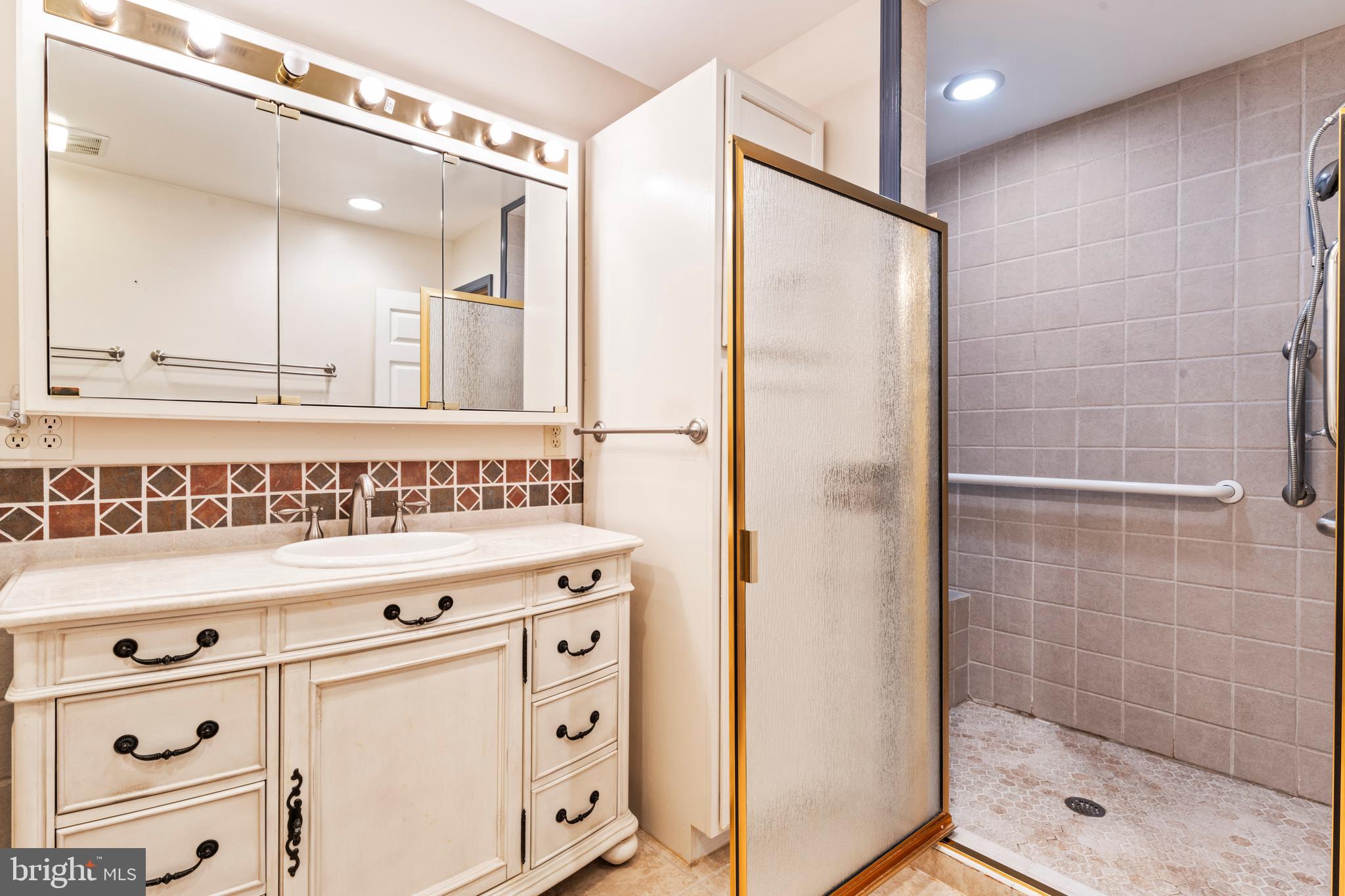 MANTUA - Residential